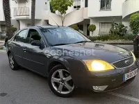 Usado Ford Mondeo Futura 115 CV (84 kW) 2004 Gris / plata Berlina