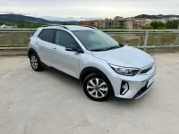Usado Kia Stonic 101 CV (74 kW) 2022 Plateado SUV