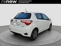 Usado Toyota Yaris Hybrid Active 100 CV (73 kW) 2020 Blanco Berlina