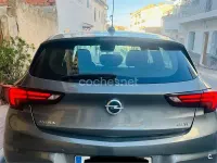 Usado Opel Astra Dynamic 110 CV (80 kW) 2017 Gris / plata Berlina