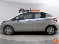 Usado Toyota Yaris Hybrid Active 100 CV (73 kW) 2019 Gris