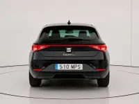 Usado Seat Leon Style 110 CV (80 kW) 2024 Negro Utilitario