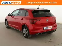 Usado VW Polo R-line 110 CV (80 kW) 2023 Rojo Utilitario