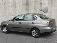 Usado Seat Cordoba Sport 100 CV (73 kW) 2003 Gris / plata Berlina