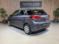 Usado Hyundai i20 90 CV (66 kW) 2016 Gris / plata Berlina