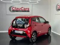 Usado Toyota Aygo X-play 72 CV (52 kW) 2021 Rojo Utilitario