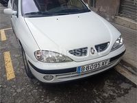 Usado Renault Mégane Dynamique 105 CV (77 kW) 2000 Blanco Berlina