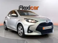 Usado Toyota Yaris Hybrid Active 116 CV (85 kW) 2025 Gris Berlina