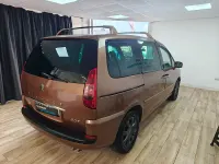 Usado Peugeot 807 120 CV (88 kW) 2007 Granate Monovolumen