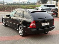Usado Mercedes C320 Avantgarde 224 CV (164 kW) 2007 Negro Familiar