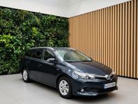 Usado Toyota Auris Hybrid Active 136 CV (100 kW) 2018 Negro Familiar