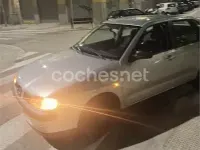 Usado Seat Cordoba 60 CV (44 kW) 1999 Gris / plata Berlina