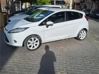 Usado Ford Fiesta 95 CV (69 kW) 2011 Blanco Berlina