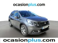 Usado Peugeot 2008 Signature Sky 100 CV (73 kW) 2019 Gris SUV