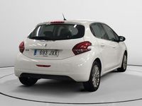 Usado Peugeot 208 Allure 100 CV (73 kW) 2017 Blanco Utilitario