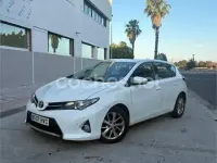 Usado Toyota Auris Active 90 CV (66 kW) 2013 Blanco Berlina
