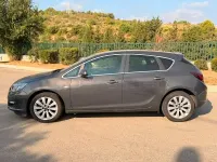 Usado Opel Astra Selective 140 CV (102 kW) 2012 Gris / plata Berlina