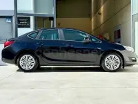 Usado Opel Astra Selective 110 CV (80 kW) 2015 Negro Berlina
