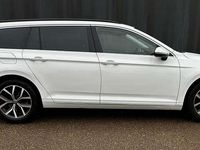 Usado VW Passat Executive 150 CV (110 kW) 2022 Blanco Familiar