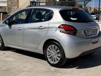 Usado Peugeot 208 Style 110 CV (80 kW) 2017 Plateado Utilitario