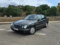Usado Mercedes E270 Elegance 170 CV (125 kW) 2000 Gris / plata Berlina