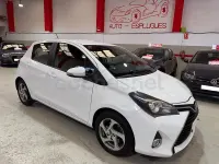 Usado Toyota Yaris Hybrid Active 100 CV (73 kW) 2015 Blanco Berlina