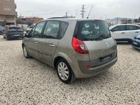 Usado Renault Scénic II 110 CV (80 kW) 2008 Gris / plata Monovolumen