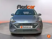 Usado Hyundai i10 67 CV (49 kW) 2024 Gris Utilitario