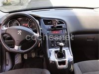 Usado Peugeot 5008 Allure 120 CV (88 kW) 2015 Beige Monovolumen