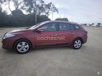 Usado Renault Mégane Dynamique 105 CV (77 kW) 2010 Rojo Berlina