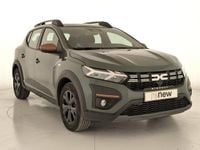 Usado Dacia Sandero Extreme 100 CV (73 kW) 2025 Verde Berlina