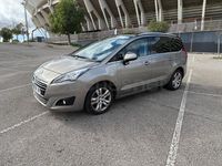 Usado Peugeot 5008 Allure 120 CV (88 kW) 2015 Gris / plata Monovolumen