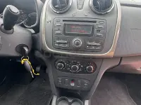 Używany Dacia Sandero Lauréate 90 KM (66 kW) 2013 Czerwony Sedan/Limuzyna