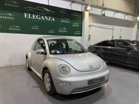 Usado VW New Beetle 102 CV (75 kW) 2002 Gris / plata Utilitario