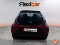 Używany Toyota Aygo X-play 72 KM (52 kW) 2018 Czerwony Hatchback