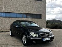 Usado Mercedes C180 Avantgarde 143 CV (105 kW) 2004 Negro Berlina