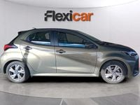 Usado Toyota Yaris Hybrid Active 116 CV (85 kW) 2024 Gris Berlina