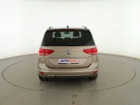 Usado VW Touran Advance 150 CV (110 kW) 2017 Amarillo Monovolumen