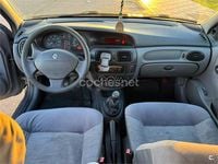 Usado Renault Mégane 80 CV (58 kW) 2001 Gris / plata Berlina