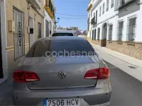 Usado VW Passat 105 CV (77 kW) 2012 Gris / plata Familiar