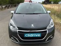 Usado Peugeot 208 Style 82 CV (60 kW) 2017 Verde Utilitario