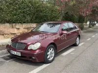 Usado Mercedes C200 Elegance 163 CV (119 kW) 2004 Granate Berlina