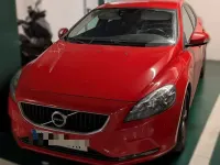 Usado Volvo V40 Kinetic 120 CV (88 kW) 2017 Rojo Utilitario