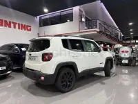 Usado Jeep Renegade Night Eagle 140 CV (102 kW) 2019 Blanco SUV
