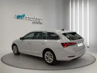Usado Skoda Octavia Style 150 CV (110 kW) 2021 Blanco Familiar