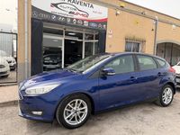 Usado Ford Focus Trend 125 CV (91 kW) 2017 Azul Berlina