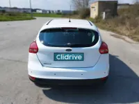Begagnad Ford Focus Trend 90 HK (66 kW) 2015 Vit Halvkombi