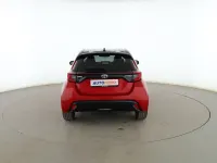 Usado Toyota Yaris Plus 116 CV (85 kW) 2022 Rojo Utilitario
