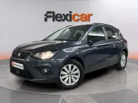 Usado Seat Arona Ecomotive 110 CV (80 kW) 2021 Gris SUV