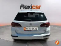 Usado Opel Astra Innovation 136 CV (100 kW) 2019 Blanco Familiar